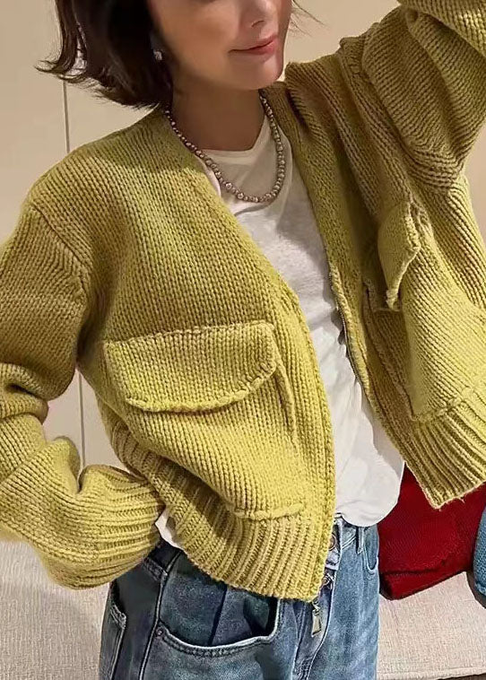 Gelber Strickmantel mit V-Ausschnitt und Reißverschluss