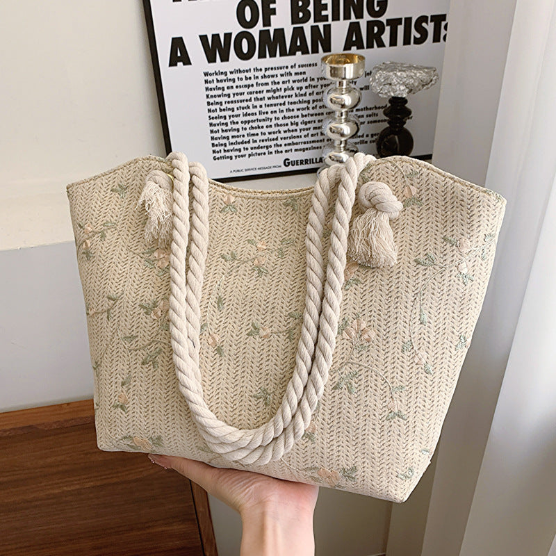 Umhängetasche aus Leder mit floralen Mustern