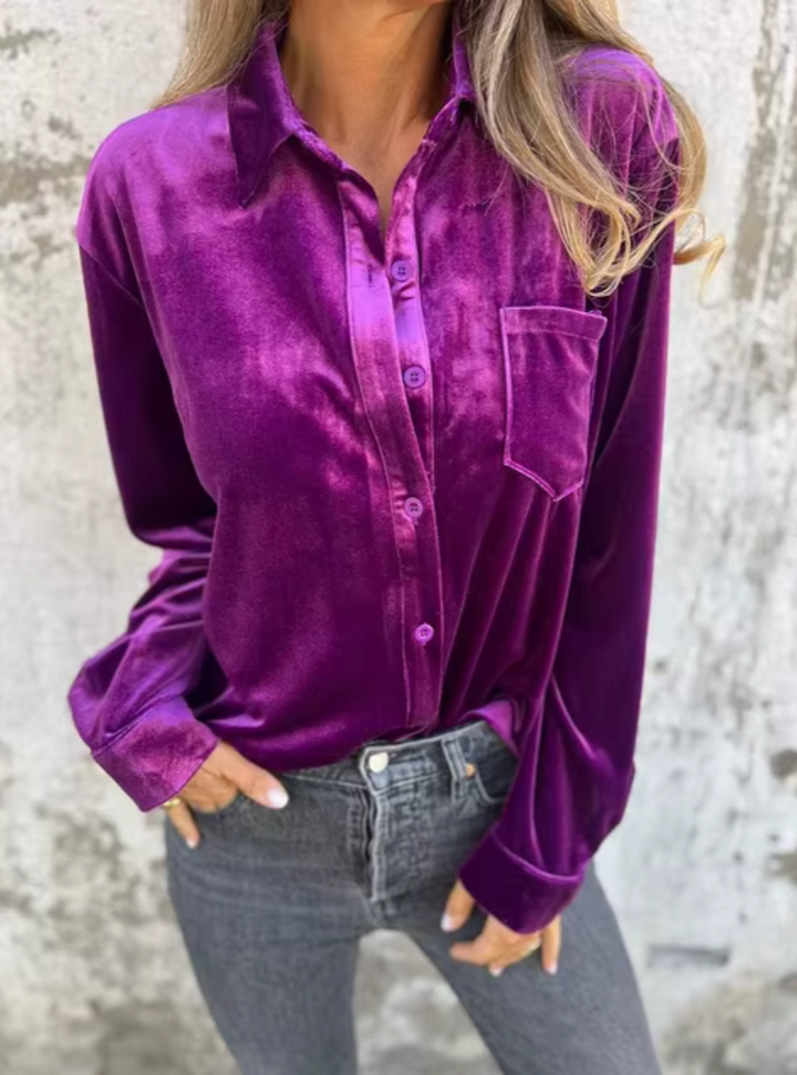 Estelle Velvet Button-Up Bluse mit glänzendem Finish und Struktur