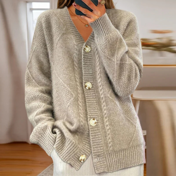 Leonie | Modischer Damen Cardigan Zopfmuster leicht