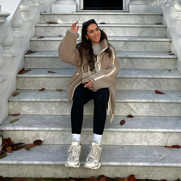 CAMILA | Flauschige Teddyjacke mit modischem Schnitt