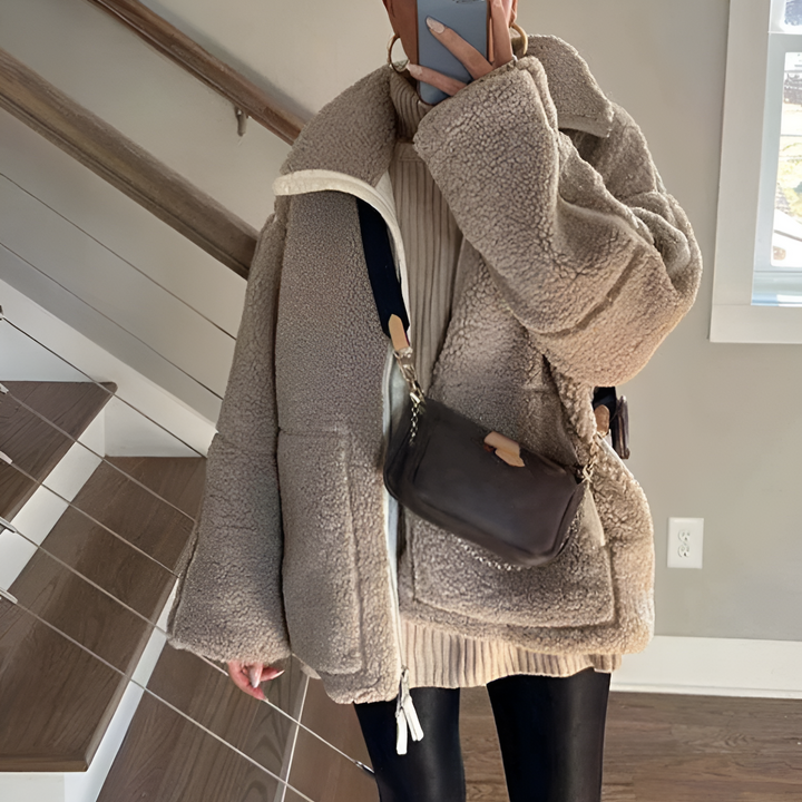 CAMILA | Flauschige Teddyjacke mit modischem Schnitt