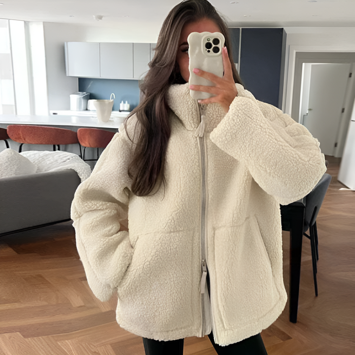 CAMILA | Flauschige Teddyjacke mit modischem Schnitt