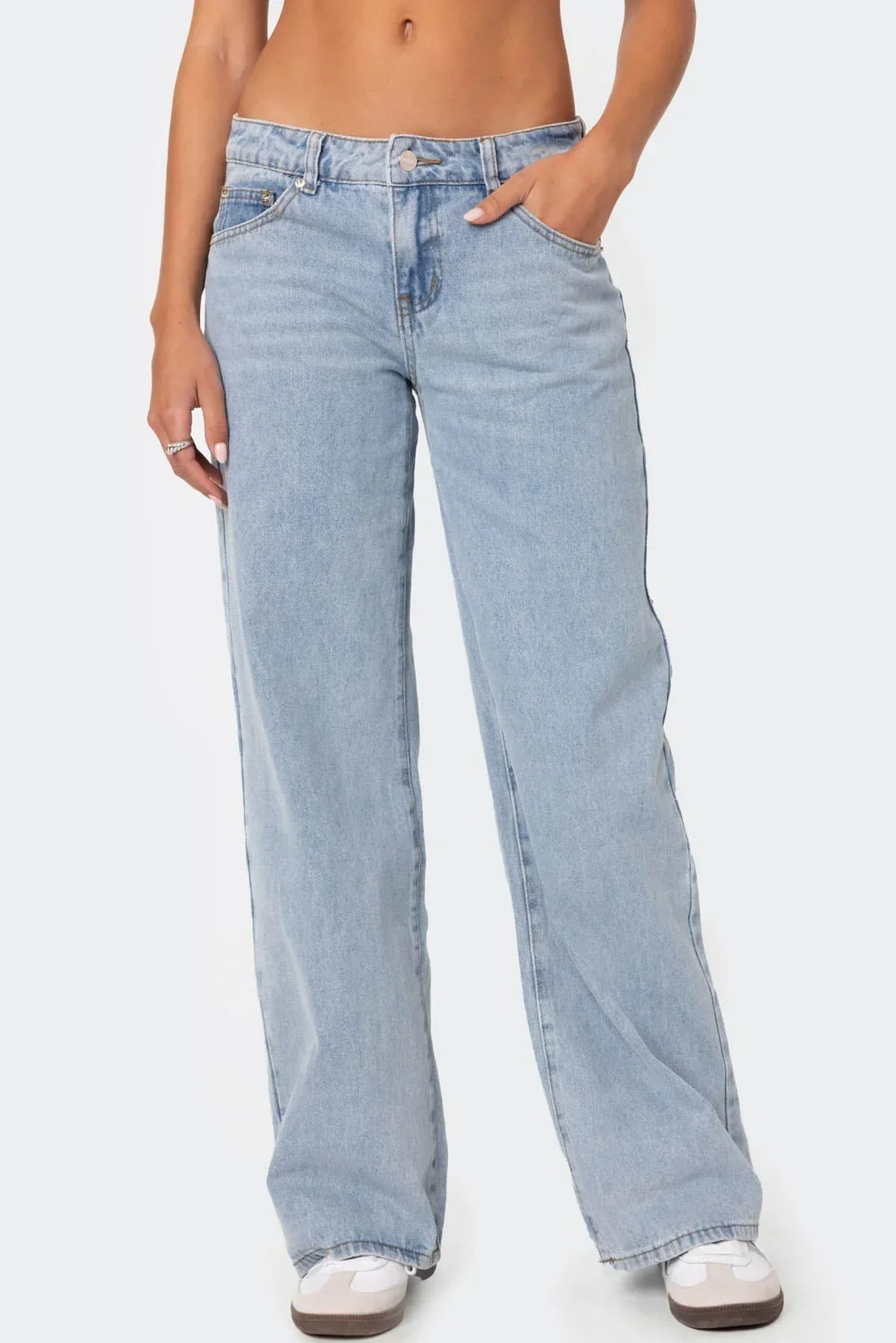 Paula | Moderne Damen-Low-Jeans im Retrostil
