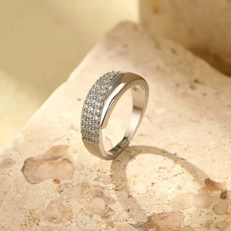 Daniela | Zarter Ring mit edlem Design