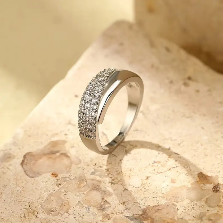Daniela | Zarter Ring mit edlem Design