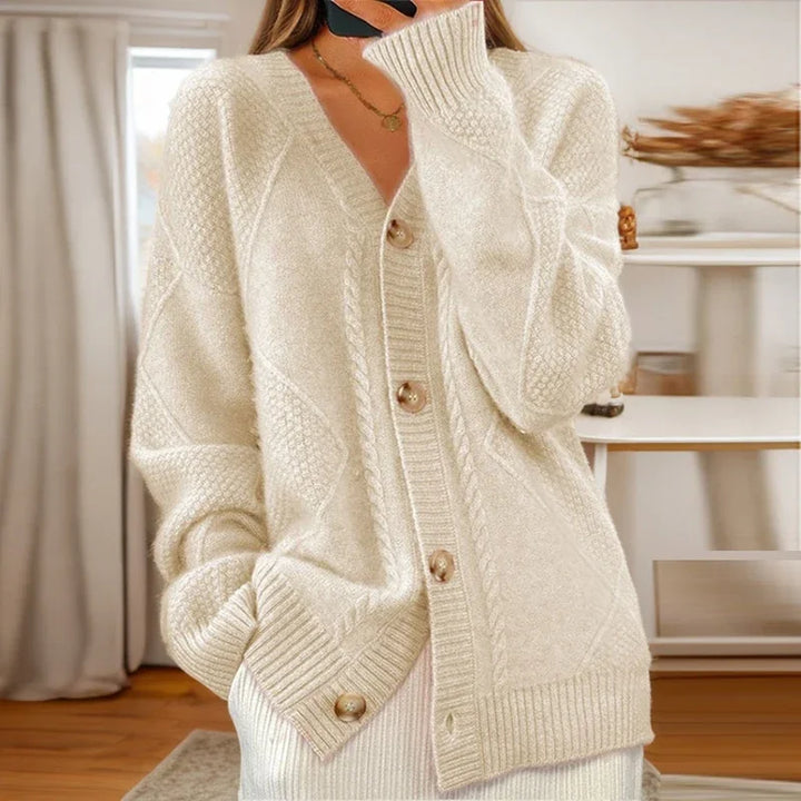 Leonie | Modischer Damen Cardigan Zopfmuster leicht