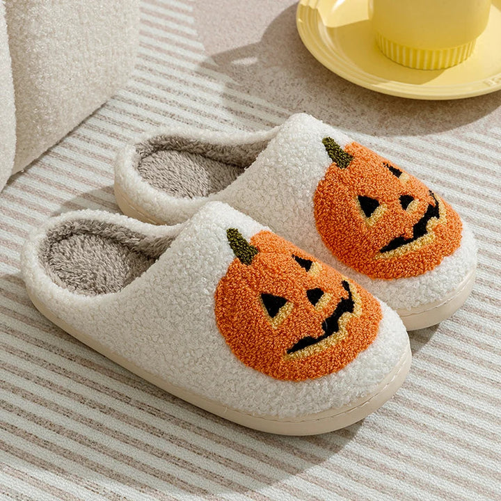 Halloween | Lustige Hausschuhe mit Kürbis-Lächeln