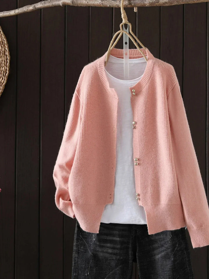 Alina | Feiner Strickcardigan mit Perlenakzenten