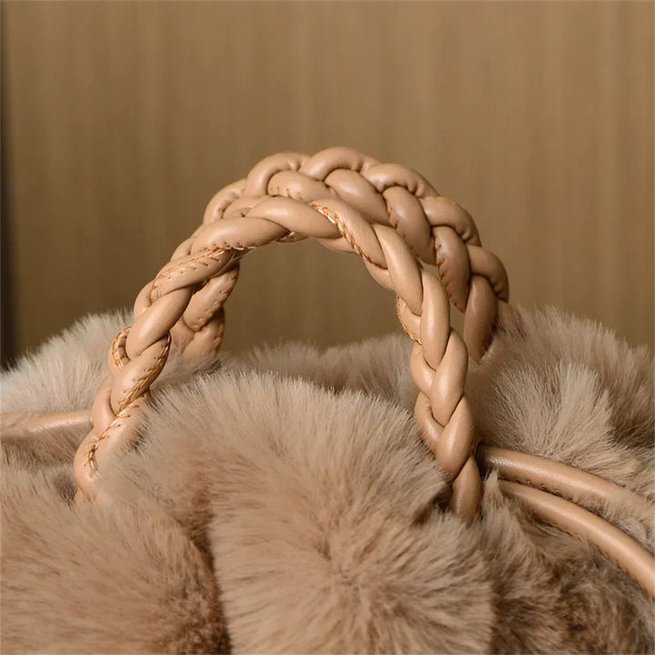 Lina | Kuschelige Schultertasche in Kürbisform