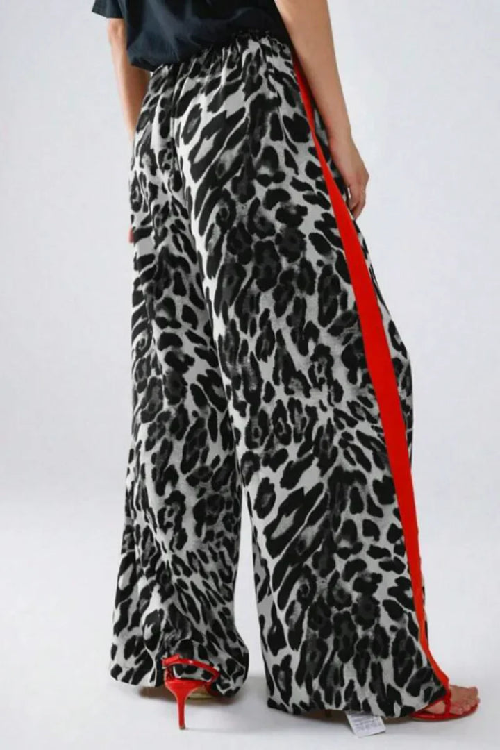 Claudia | Stylische Hose mit Leopardenmuster und Streifen