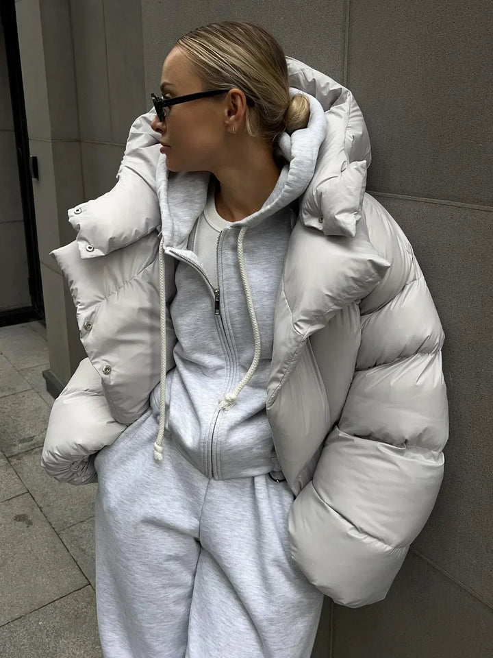 Lea | Trendige Bomberjacke mit Kapuze und Zipper