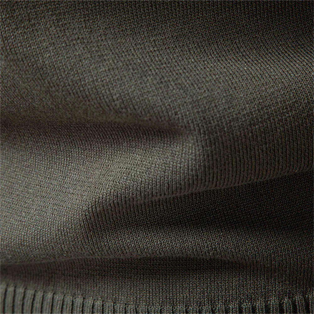 Lukas | Luxuriöses Herren-Polo mit Reißverschluss modern