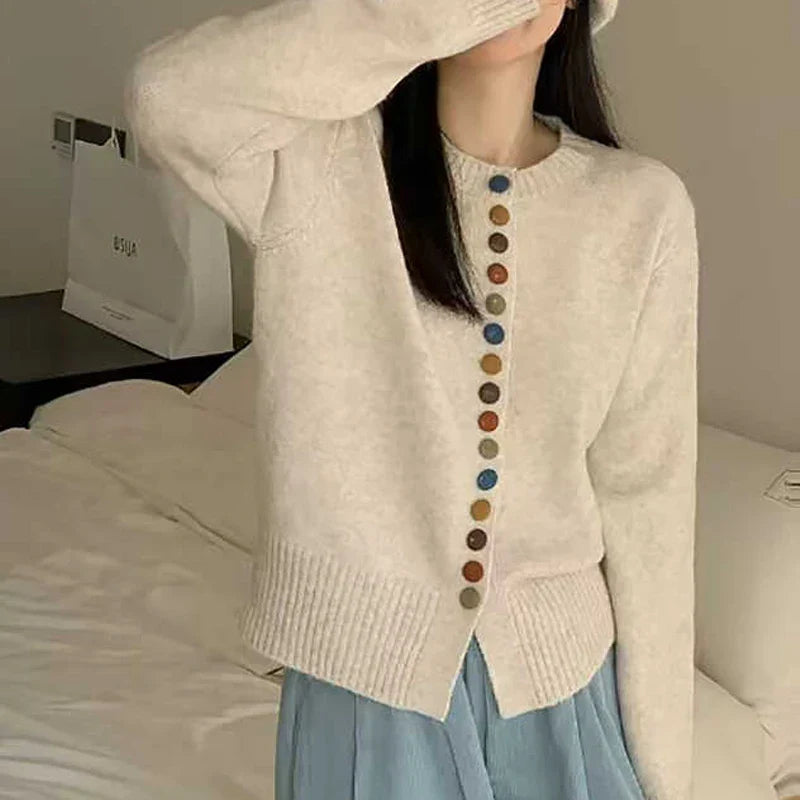 Elena | Feiner Strickcardigan mit edlen Details