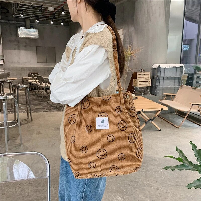 Jimena | Smiley-Tasche aus weichem Kordstoff