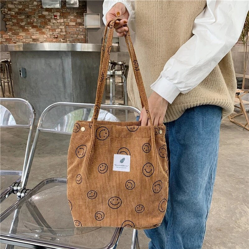 Jimena | Smiley-Tasche aus weichem Kordstoff