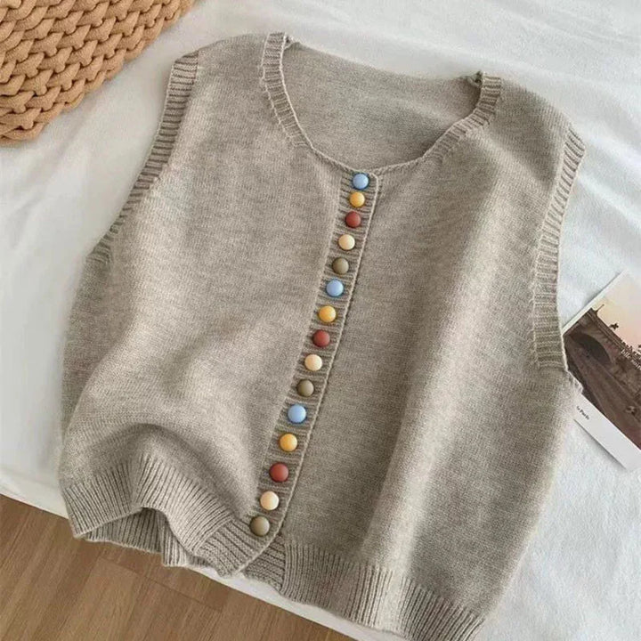 Elena | Feine Strickweste mit farbigen Knöpfen