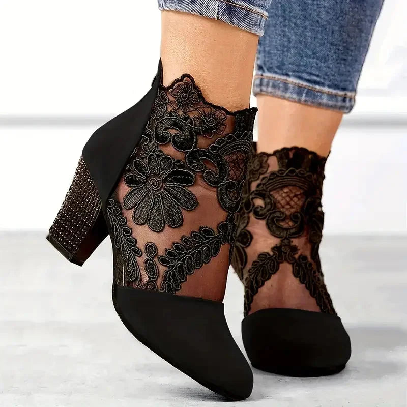 Majoran | Feminine Absatzschuhe mit Spitzen-Design