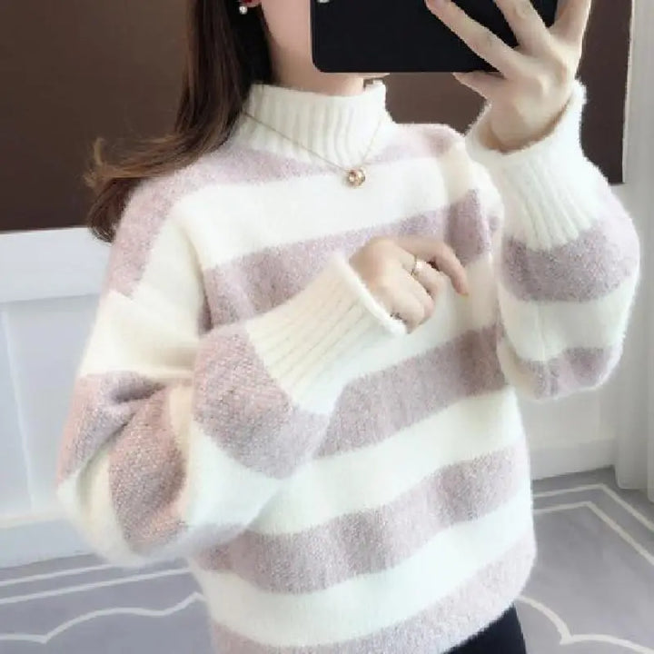 Noémie| STREPED FITNESSSED JACKE mit Zipper, Taschen und Kontrastlinien