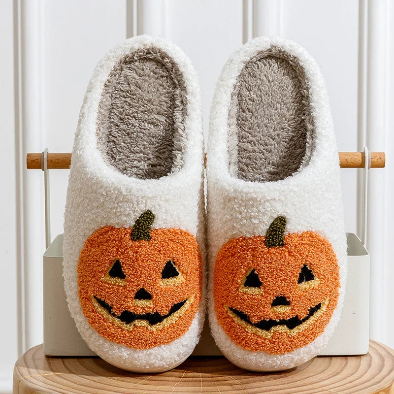 Halloween | Lustige Hausschuhe mit Kürbis-Lächeln