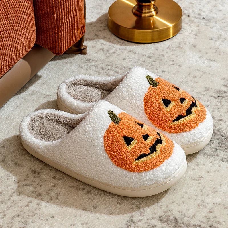 Halloween | Lustige Hausschuhe mit Kürbis-Lächeln