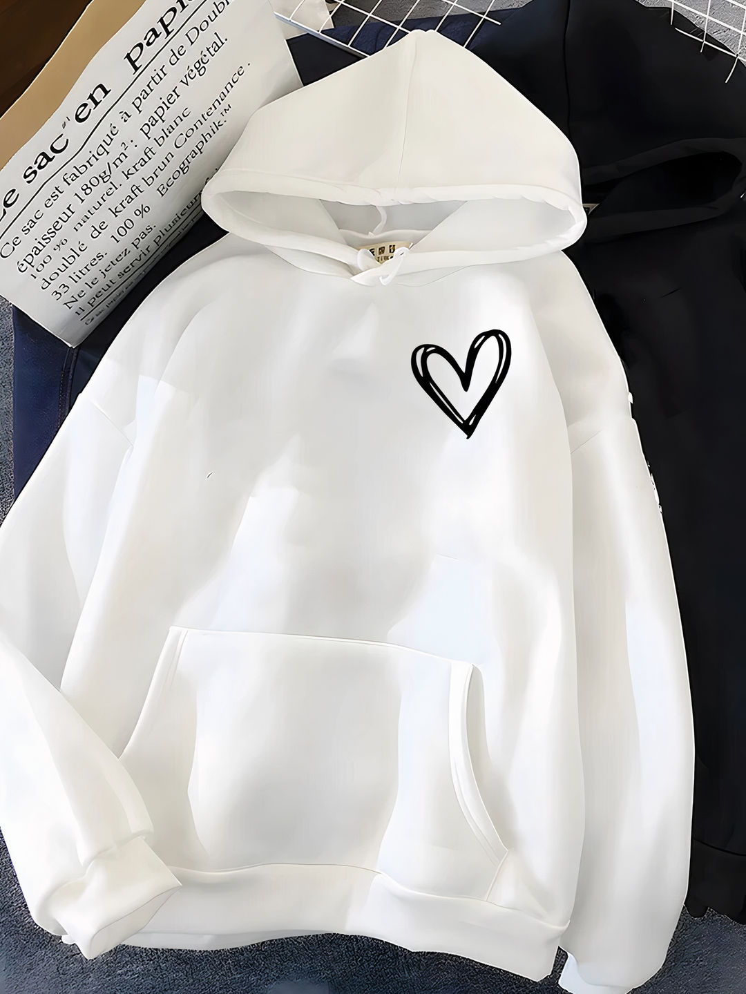 Helena | Damen Hoodie mit süßem Herzdruck & Kapuze