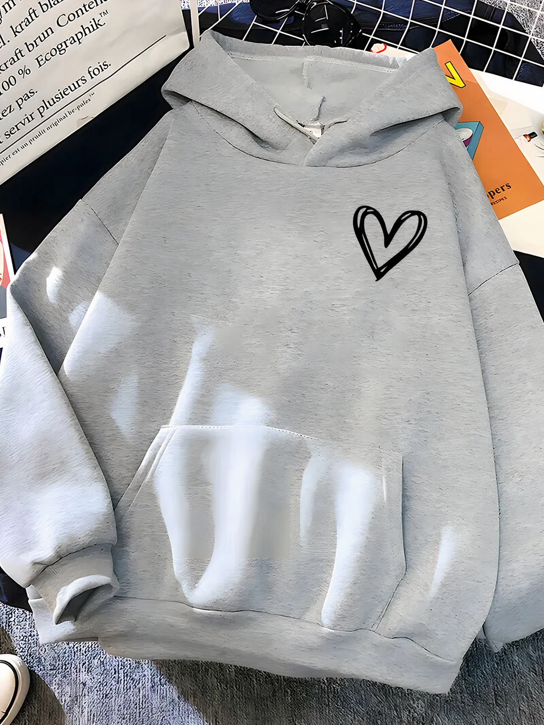 Helena | Damen Hoodie mit süßem Herzdruck & Kapuze