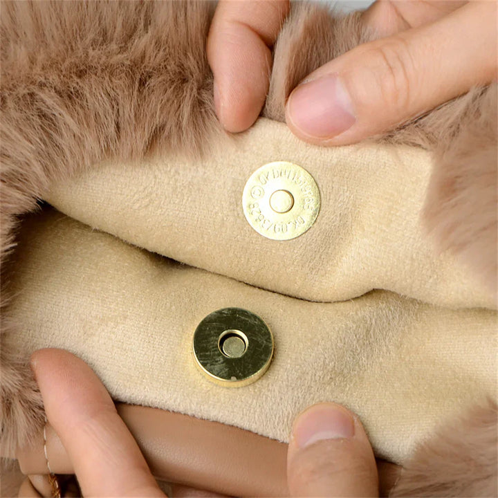 Lina | Kuschelige Schultertasche in Kürbisform