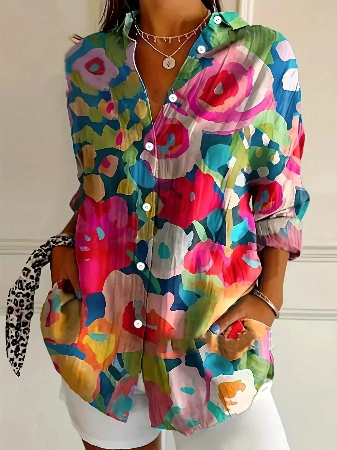 Amelia | Damenbluse mit elegantem abstraktem Print