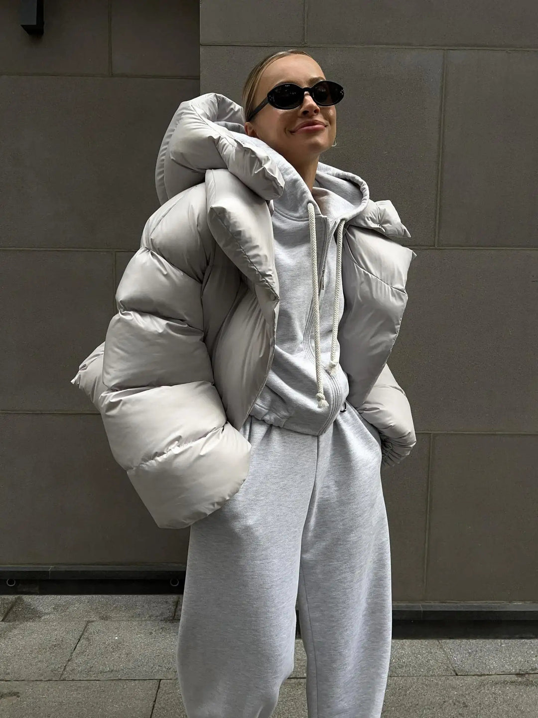 Lea | Trendige Bomberjacke mit Kapuze und Zipper