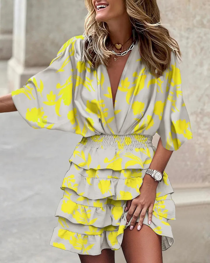 Elegantes Minikleid mit tailliertem Schnitt und stilvollem Print