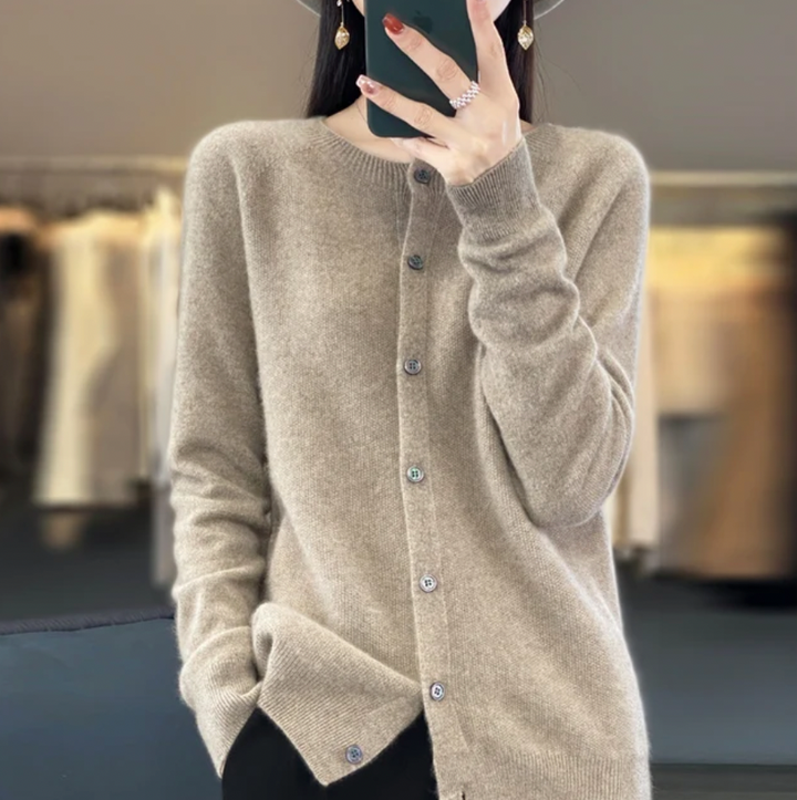 Adeline | Kuschelige Wolljacke aus Strickmaterial