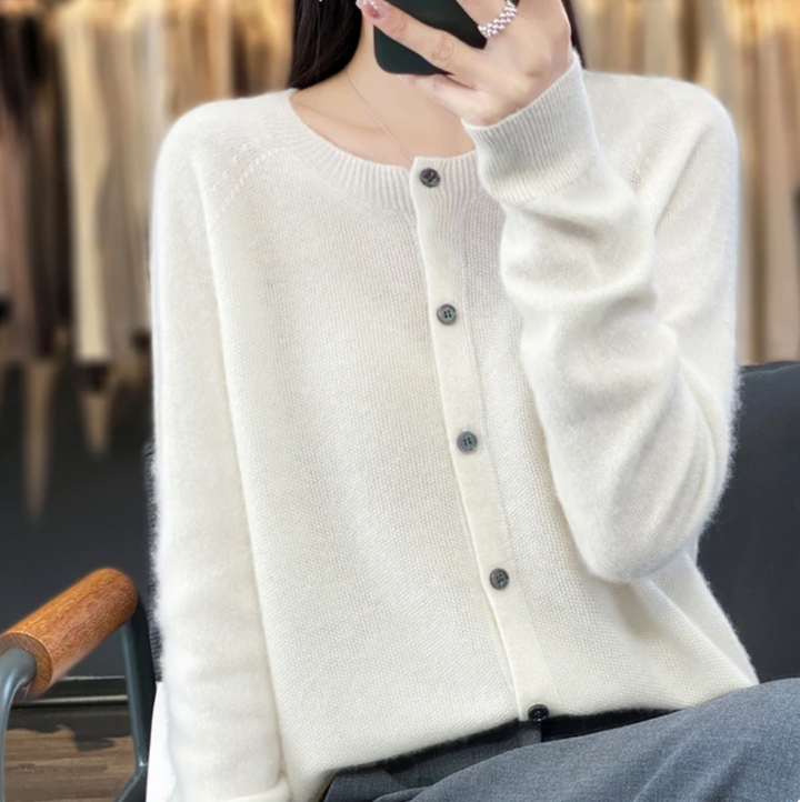 Adeline | Kuschelige Wolljacke aus Strickmaterial
