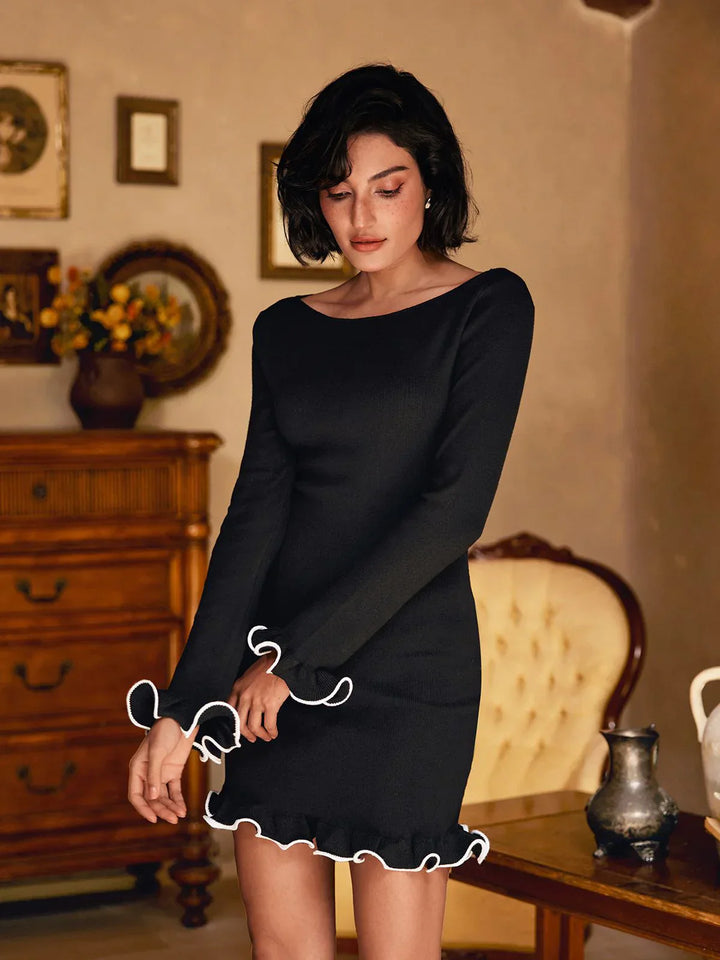 Amy | Strick-Minikleid mit Rüschen und langen Ärmeln