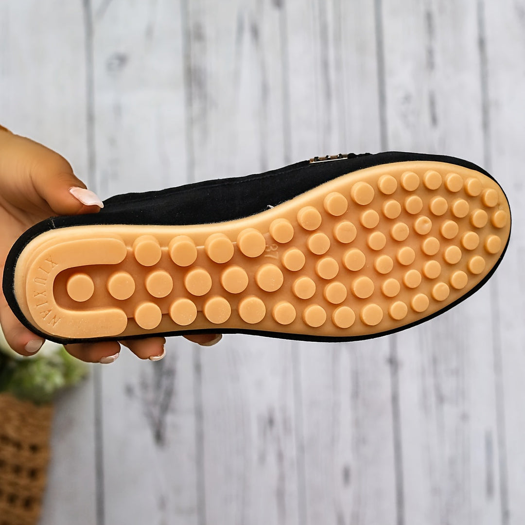 Elegante Wildleder-Loafers mit funkelndem Detail