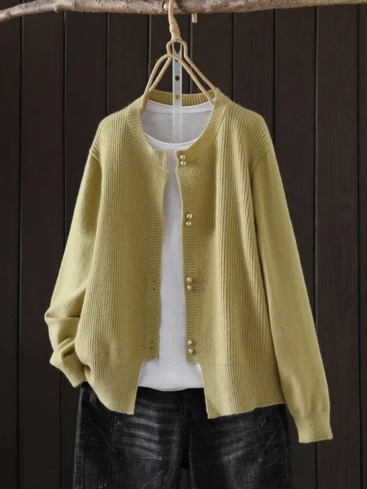 Alina | Feiner Strickcardigan mit Perlenakzenten