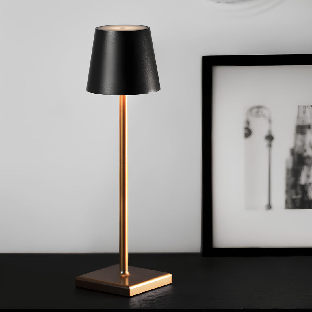 Verstellbare hohe Tischlampe für stilvolle Beleuchtung