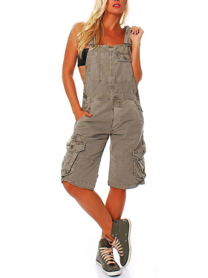 Kurze Damenlatzhose mit funktionalen Cargotaschen