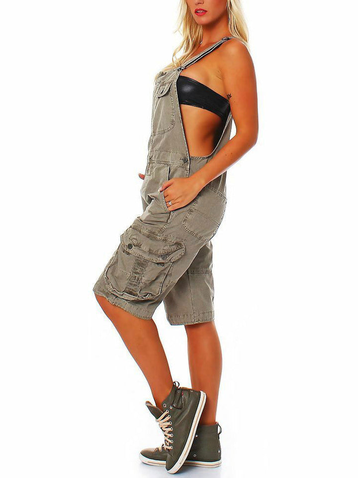 Kurze Damenlatzhose mit funktionalen Cargotaschen