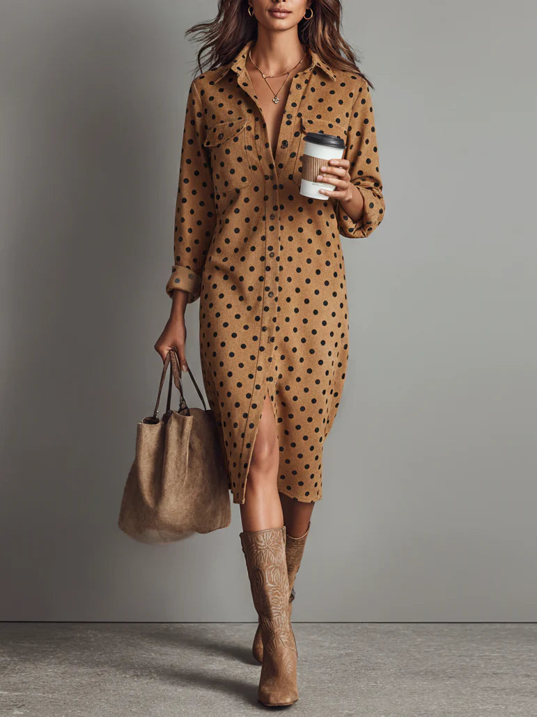 Claudia | Gepunktetes Damen Midi-Kleid stilvoll getragen