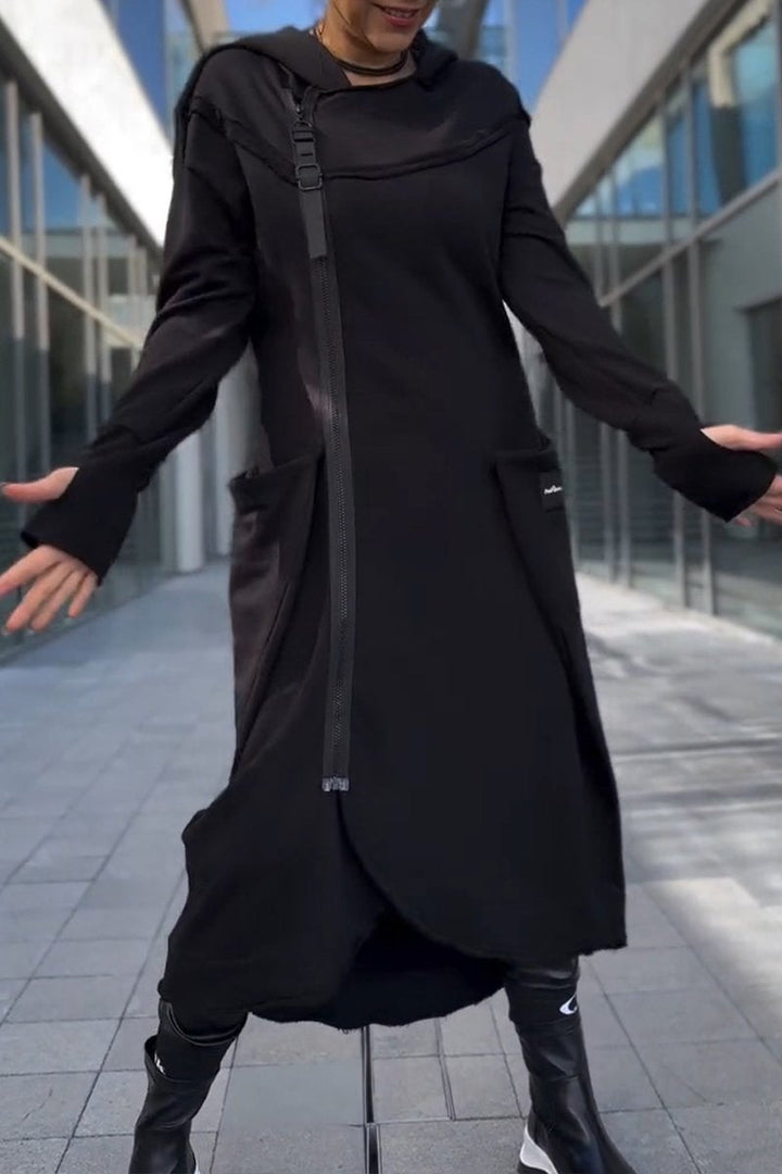 Theresa | Kapuzenkleid mit langen Ärmeln & asymmetrischem Saum