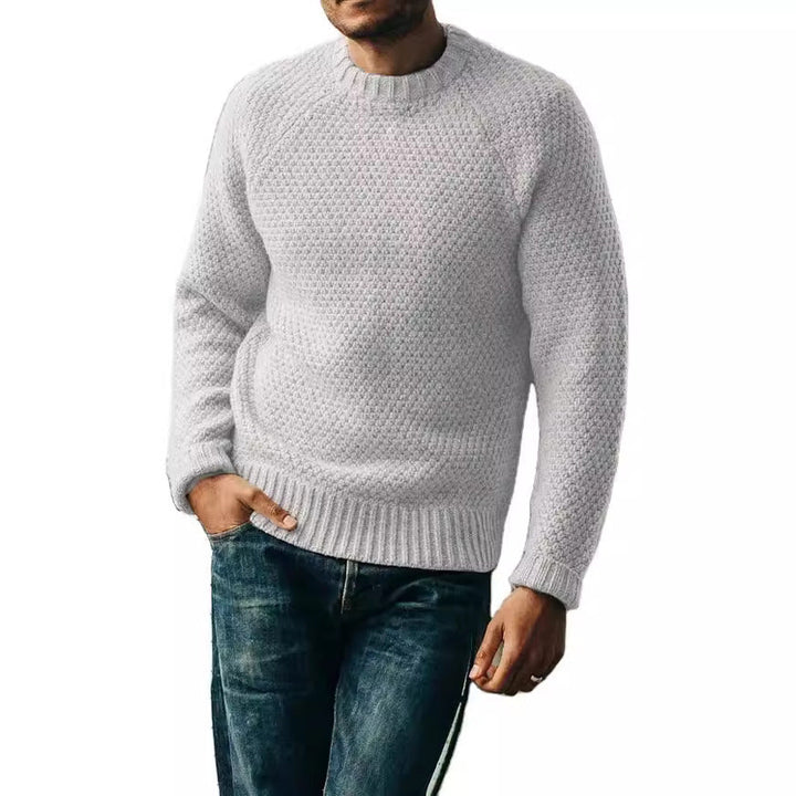 Winterlicher Herrenpullover mit Rundhals und Strickstruktur