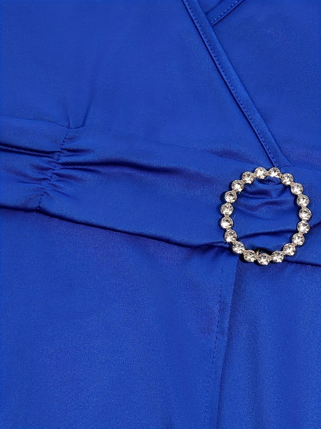 Elisa | V-Ausschnitt Midikleid mit asymmetrischem Saum