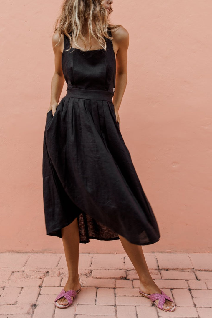 Rückenfreies Sommerkleid mit Spitzeneinsatz