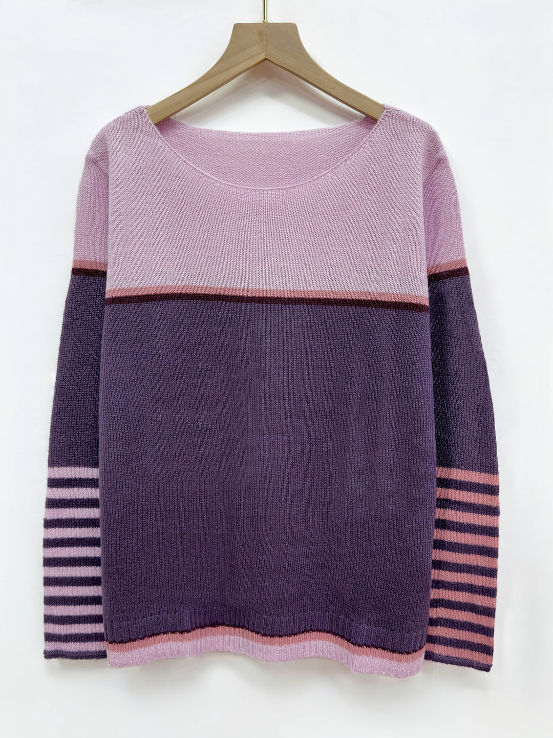 Greta | Eleganter Damen Pullover breit und gestreift