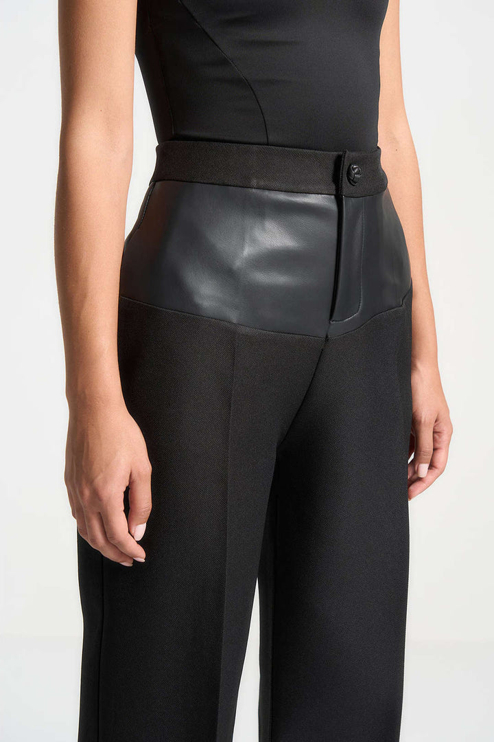 Patchwork | Moderne Kunstlederhose mit Details