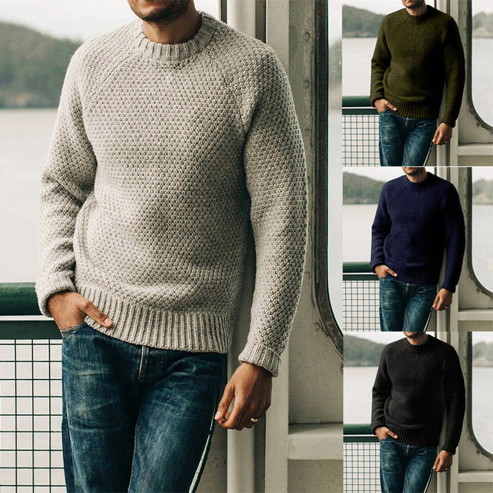 Winterlicher Herrenpullover mit Rundhals und Strickstruktur