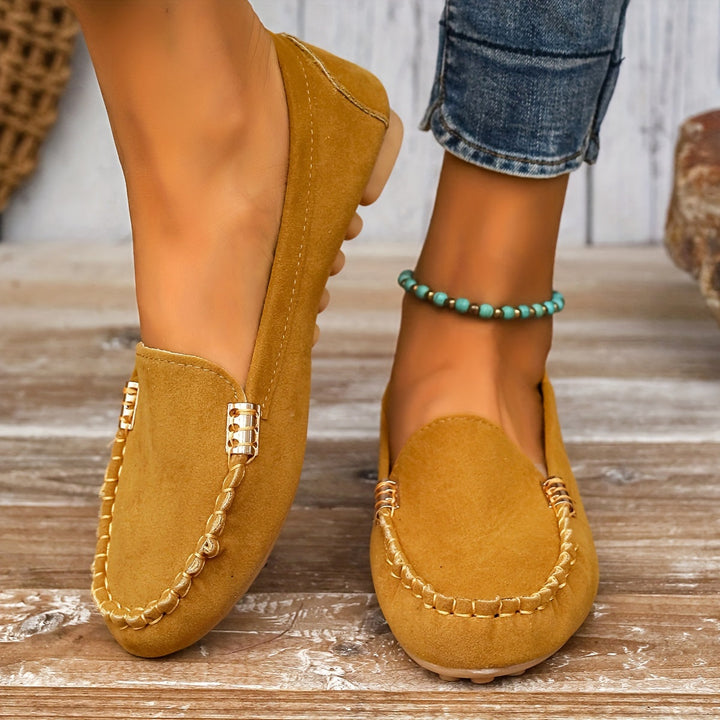 Elegante Wildleder-Loafers mit funkelndem Detail
