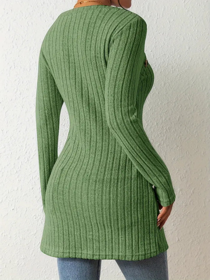 Julia | Asymmetrisches Ripp-Top mit stilvollen Knöpfen