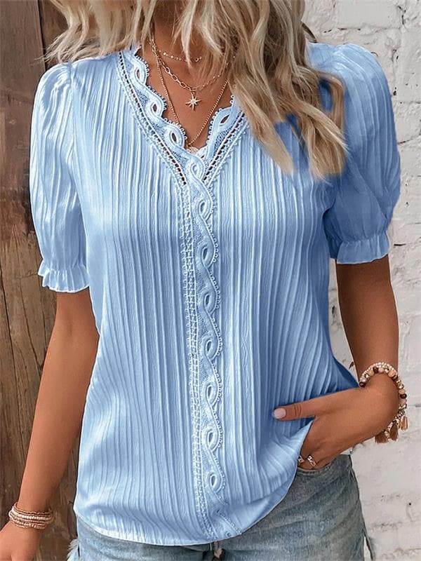 Elegantes monochromes Shirt mit V-Ausschnitt und Spitze